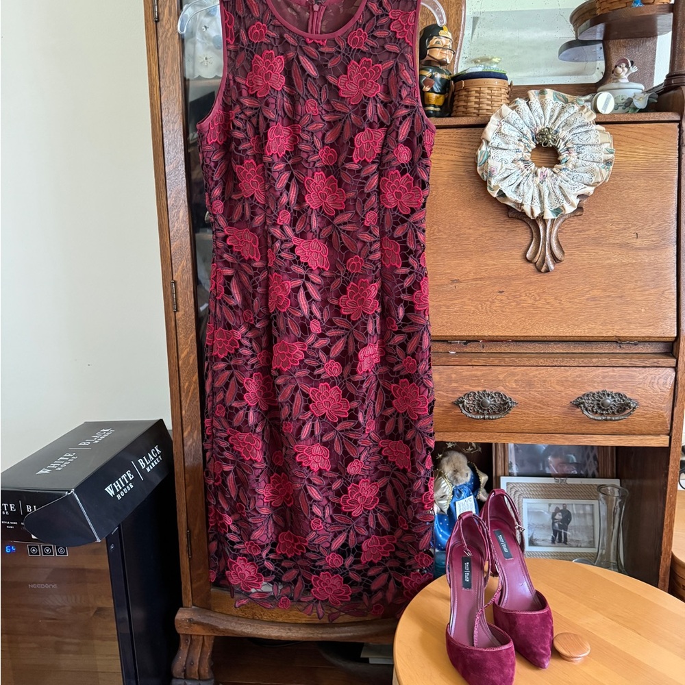 White House Black Market Red Sheath Midi Dress Sleeveless Scoop Neck and shoes